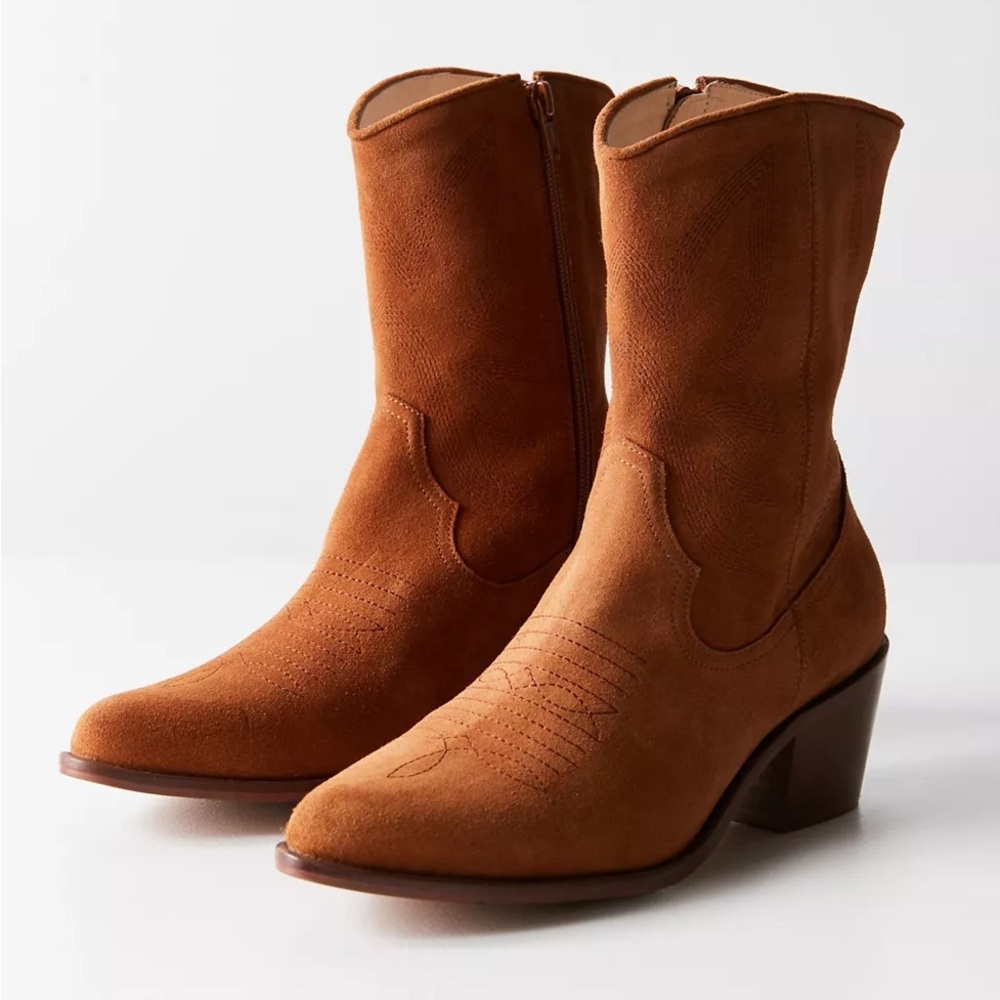 Retro UO Tary Cowboy Boot